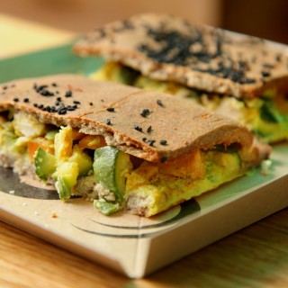 Υπάρχει ένα μαγαζί στο Σύνταγμα που μπορείτε να τρώτε άφοβα γλυκά, πεϊνιρλί και κρέπες