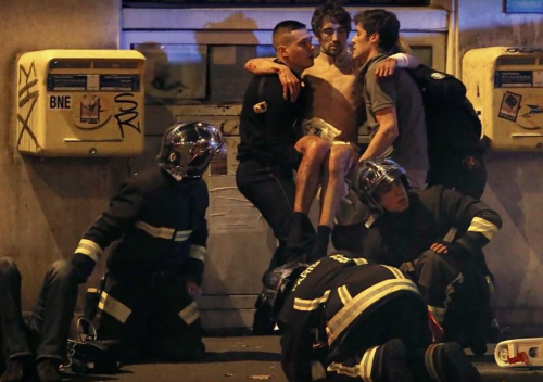 «Ημουν ξαπλωμένη μέσα στο αίμα και περίμενα τη σφαίρα που θα με αποτελείωνε»