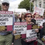 Γυναίκες στην Ιρλανδία διαμαρτύρονται μέσω Twitter για τις αμβλώσεις