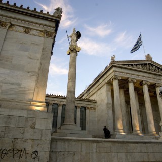 Σε εξέλιξη και αντιφασιστική συγκέντρωση στα Προπύλαια