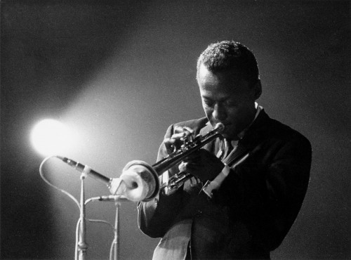 O Miles Davis ψηφίστηκε ο καλύτερος τζαζ μουσικός όλων των εποχών