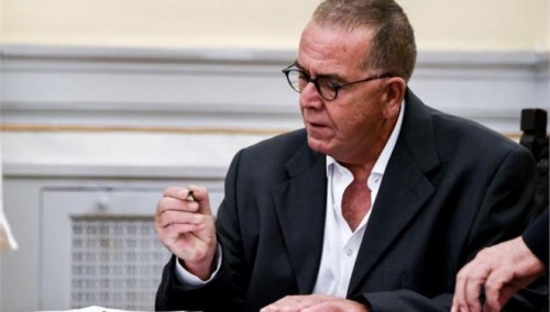 Διάψευση από Μουζάλα για τους καταυλισμούς των προσφύγων