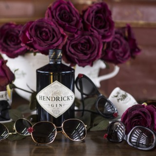 Μια πραγματικά Ασυνήθιστη capsule collection από γυαλιά ηλίου