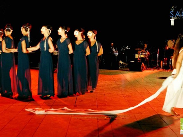 Ένα χριστουγεννιάτικο ηφαίστειο σκάει στ’ αρχαία ελληνικά