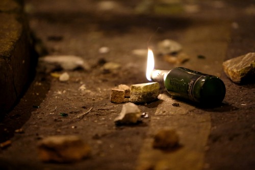 Λέσβος: Πέντε μολότοφ έξω από το κτίριο της Γενικής Γραμματείας Αιγαίου