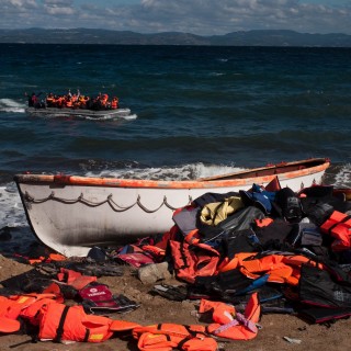 Ανετράπη βάρκα με 51 πρόσφυγες βόρεια της Λέσβου – Αγνοείται μια 15χρονη