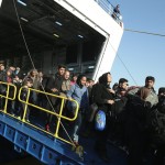 4500 πρόσφυγες καταφθάνουν σήμερα στο λιμάνι του Πειραιά