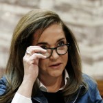 Ντόρα Μπακογιάννη: «Θα εκλέξουμε τον νέο πρόεδρο αφού μας φωτίσει το Άγιο Πνεύμα»