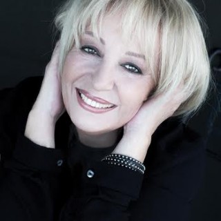 Η Αλέκα Κανελλίδου παρουσιάζει την παράσταση «Μόλις χθες» στο Half Note