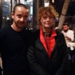 Η Σούζαν Σάραντον ταξίδεψε στη Λέσβο για να βρεθεί στο πλευρό των προσφύγων