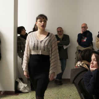 Πώς είναι να περνάς το Σαββατόβραδο σε μια ποιητική ολονυχτία;