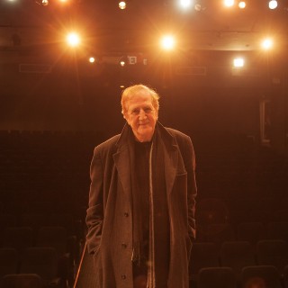 Δηλαδή εσείς νομίζετε ότι ο Γιώργος Κωνσταντίνου σκέφτεται τον «Αντωνάκη» και συγκινείται;