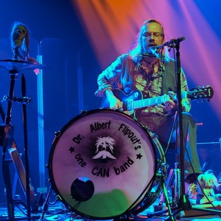 Αν ρωτήσεις τον Mickey Pantelous τι μουσική παίζει, θα είναι σαν να τον σκοτώνεις