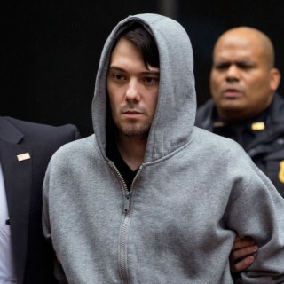 Το χρονικό της σεξπιρικής πτώσης του Μάρτιν Σκρέλι