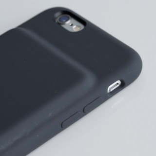 H Apple παραδέχεται ότι η μπαταρία των νέων iPhone είναι λίγη (και σας χρεώνει $99 γι’ αυτό)