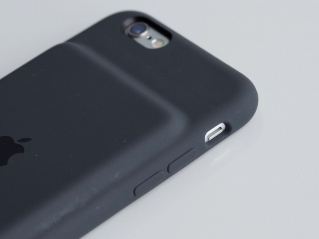 H Apple παραδέχεται ότι η μπαταρία των νέων iPhone είναι λίγη (και σας χρεώνει $99 γι’ αυτό)