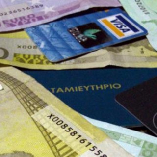 Παρελθόν οι χάρτινες αποδείξεις – αφορολόγητο μόνο με πλαστικό χρήμα