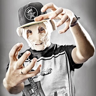 «DROP IN BASS». Τι κάνει ένα γαλλικό πάρτι στο AREA 19;