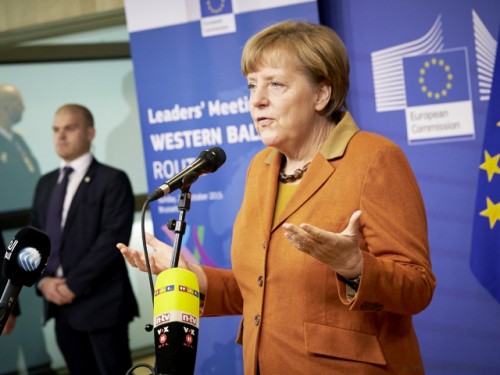 Το 40% των Γερμανών θέλει να παραιτηθεί η Μέρκελ λόγω του προσφυγικού