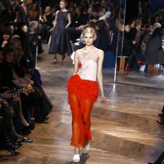 Ακούστε Λένα Πλάτωνος σε κολεξιόν του Κριστιάν Ντιόρ