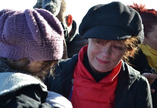 Σούζαν Σάραντον: Η Ελλάδα νοιάζεται και στηρίζει τους πρόσφυγες (ΒΙΝΤΕΟ)