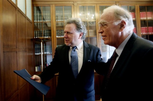 Αντιπολίτευση εναντίον κυβέρνησης στο ασφαλιστικό