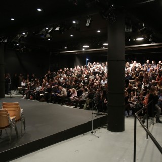 Μπορεί το Εθνικό Θέατρο να κατεβάζει παραστάσεις που έχει ανεβάσει;