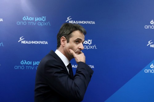 Guardian: Ο Μητσοτάκης εκλέχθηκε για να αμφισβητήσει τον Τσίπρα και να ανανεώσει τη ΝΔ