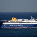 Το Blue Star Paros προσέκρουσε στο λιμάνι του Πειραιά