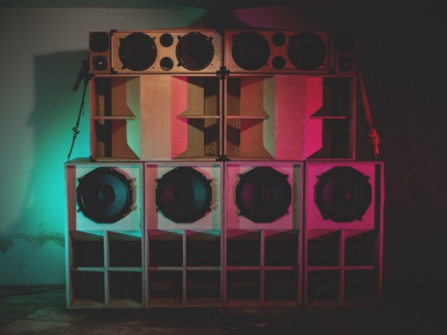 Μια μουσική «μάχη» στο Θέατρο Χυτήριο σηματοδοτεί την άνθιση της soundsystem κουλτούρας στην Ελλάδα