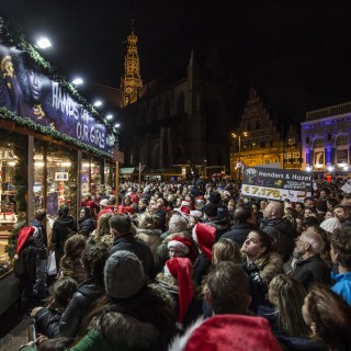 Στο “Glass House – We Play Your Wish” μπορείς να κάνεις «παραγγελιά» στον Dj!