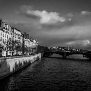 Στο Παρίσι απλώθηκε ένα παράξενο φως. 14/1/2016.