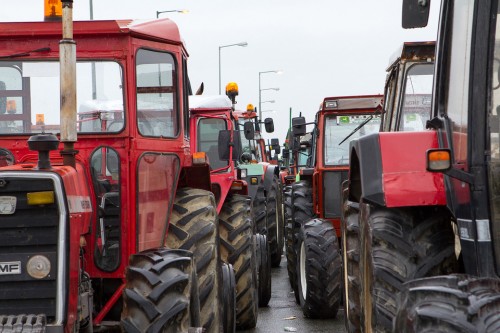 Τα τέμπη κλείνουν οι αγρότες το μεσημέρι