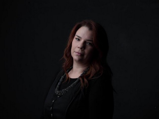 Οι άνθρωποι θα βρίσκονται πάντα «Αλλού, στο πουθενά» όταν τους νιώθεις ξένους