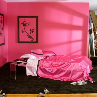 Μοιάζουν με κουκλόσπιτα, τα έρημα σκηνικά των ταινιών πορνό