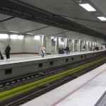 Στις 28 Ιανουαρίου του 2000 πραγματοποιείται η τελετή των εγκαινίων του Μετρό της Αθήνας, στον σταθμό Σύνταγμα