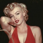 Σε δημοπρασία φορέματα και αυτόγραφο της Μέριλιν Μονρόε