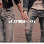 Φέτος γιόρτασε την Ημέρα του Αγίου Βαλεντίνου διαφορετικά από ό,τι συνήθως με το METAXA Honey Shot