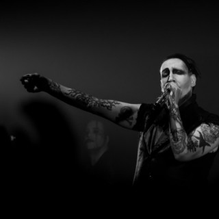 Ο Μέριλιν Μάνσον ακύρωσε εννέα συναυλίες από την περιοδεία του λόγω τραυματισμού επί σκηνής