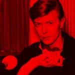 Γιατί ο David Bowie κυκλοφορούσε στη Νέα Υόρκη κρατώντας μία ελληνική εφημερίδα;