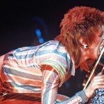 Ένα άγαλμα εκεί που προσγειώθηκε ο «Ziggy Stardust»