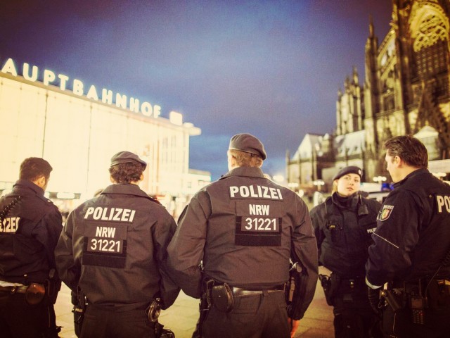 Τι λένε οι πρόσφυγες για τις επιθέσεις κατά γυναικών στην Κολωνία;