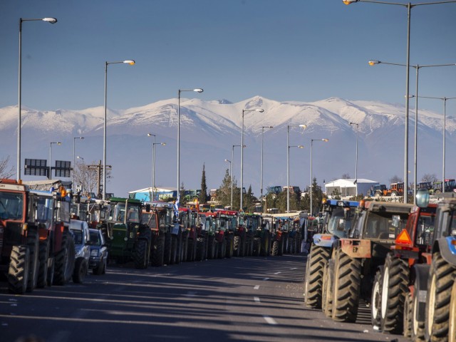 Οδηγούν οι αγρότες Πόρσε Καγιέν;