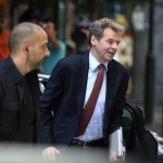 Τόμσεν: Προτείνει και άλλο τσεκούρι σε μισθούς και συντάξεις