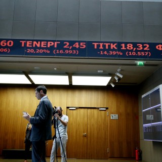 Σε ελεύθερη πτώση το Χρηματιστήριο στο άνοιγμα της συνεδρίασης