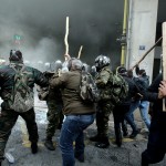 Καρέ καρέ η σύγκρουση των Κρητικών αγροτών με τα ΜΑΤ έξω από το υπουργείο Αγροτικής Ανάπτυξης