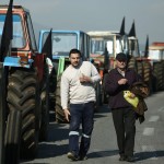 Ενισχύουν τα μπλόκα τους οι αγρότες