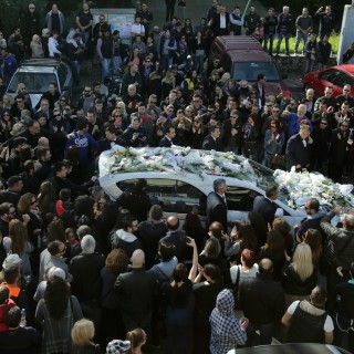 Αποχαιρετισμός σ’ έναν λαϊκό τραγουδιστή