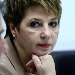 Γεροβασίλη: Μετά την τηλεόραση και το ραδιόφωνο, τάξη και στο Διαδίκτυο