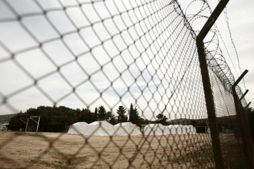 Φωτογραφίες από το κέντρο φιλοξενίας προσφύγων στο Σχιστό